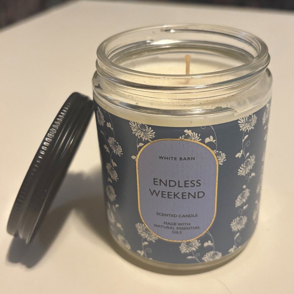 Bath and Body Works Single Wick Candle: Endless Weekend